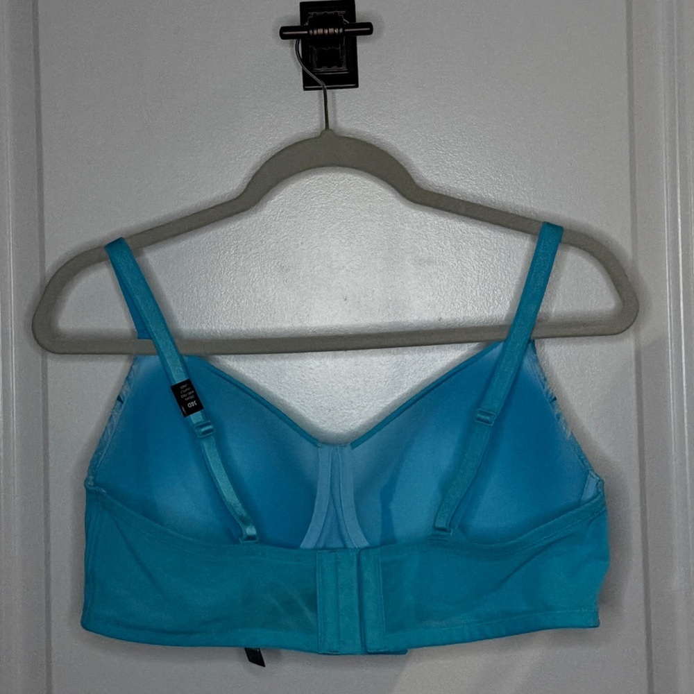 NWT Torrid Dream Wire Free Lightly Lined Floral Embroidered Blue Bra 38D | NWT - Picture 2 of 3